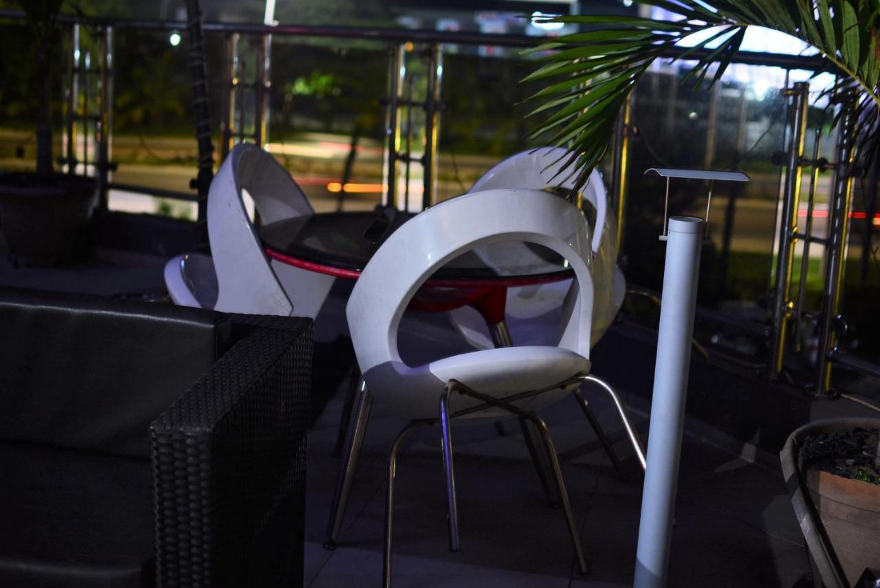 Caesar'S Luxury Hotel Лекки Экстерьер фото