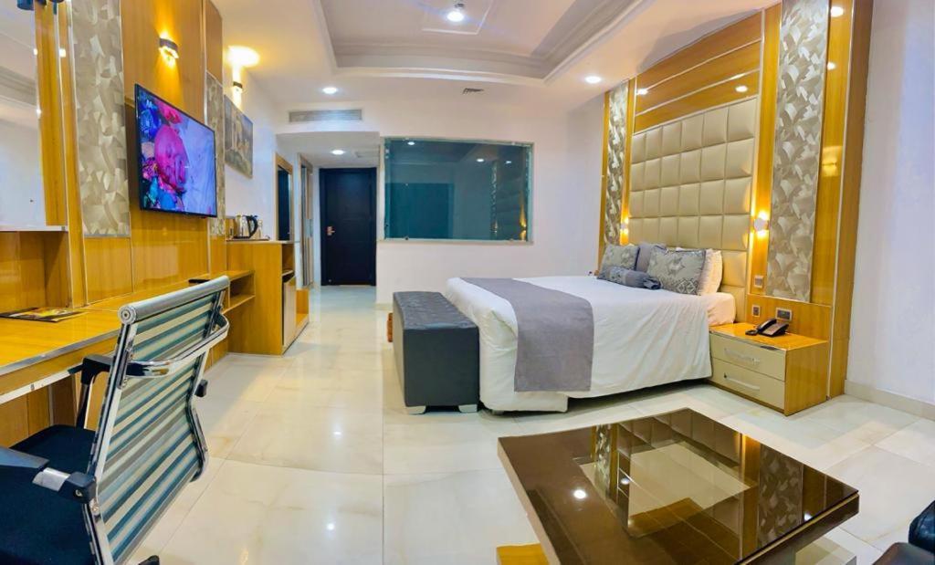 Caesar'S Luxury Hotel Лекки Экстерьер фото