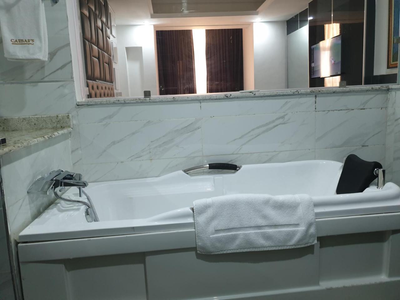 Caesar'S Luxury Hotel Лекки Экстерьер фото
